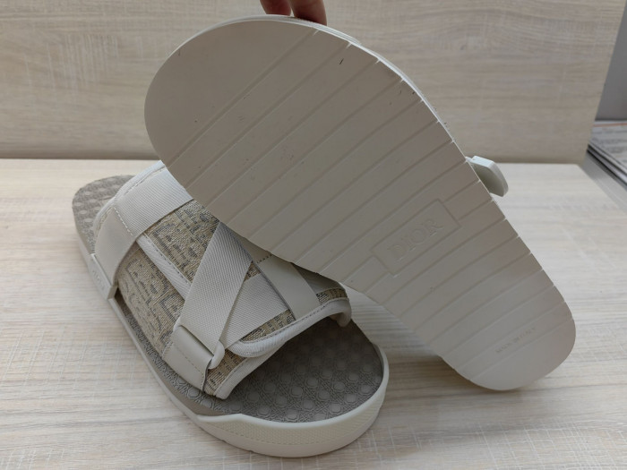 DO DESIGNER SLIPPERS