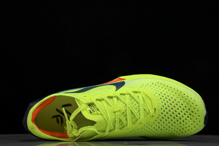 Nk ZoomX Vaporfly NEXT% 3  DV4129-700