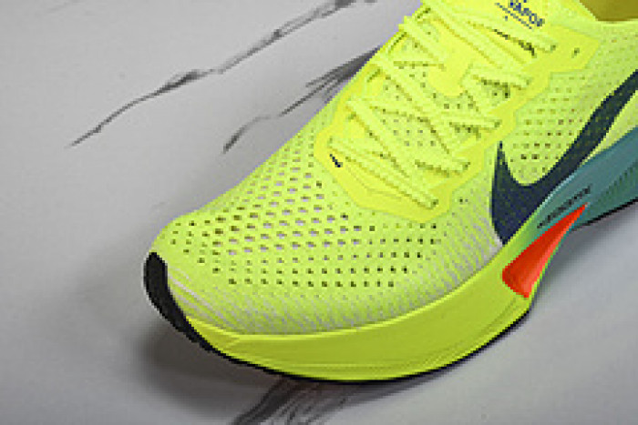 Nk ZoomX Vaporfly NEXT% 3  DV4129-700
