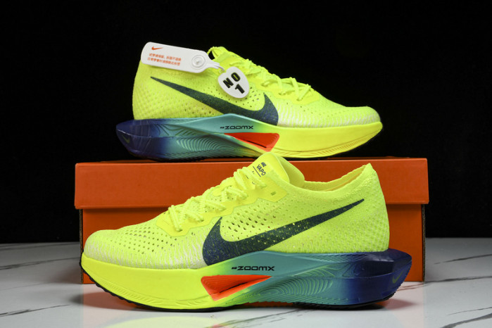 Nk ZoomX Vaporfly NEXT% 3  DV4129-700