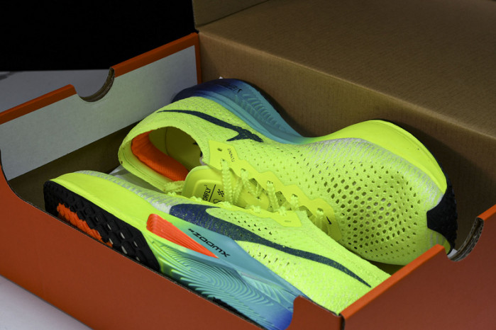 Nk ZoomX Vaporfly NEXT% 3  DV4129-700