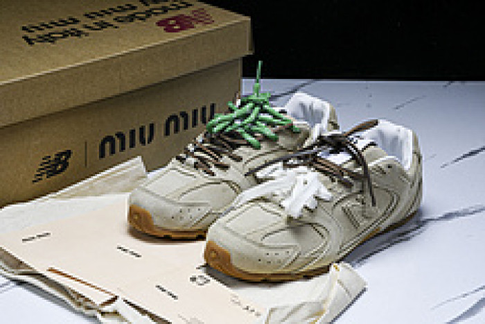 New Balance Mi­u