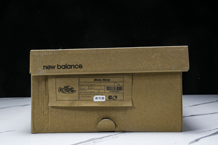 New Balance Mi­u