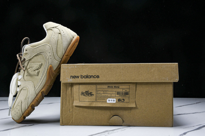 New Balance Mi­u