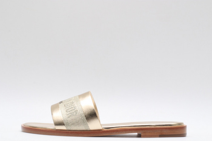 DO DESIGNER SLIPPERS