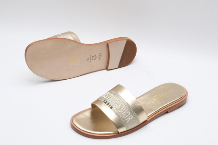 DO DESIGNER SLIPPERS