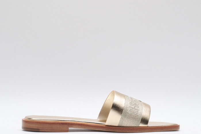 DO DESIGNER SLIPPERS