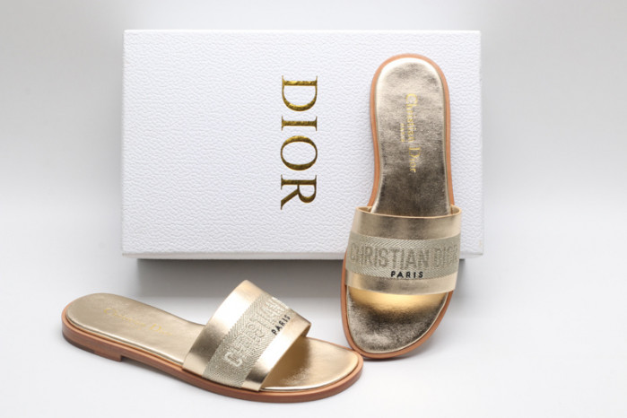 DO DESIGNER SLIPPERS