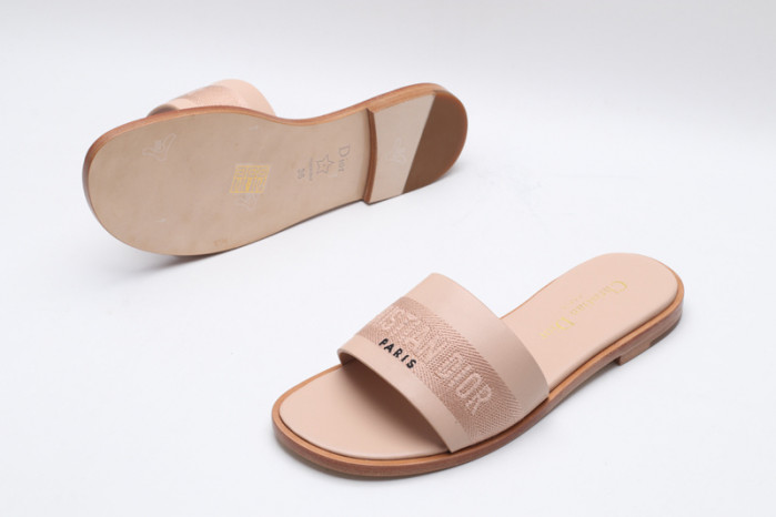 DO DESIGNER SLIPPERS