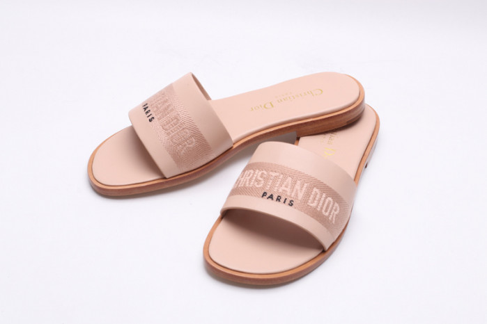 DO DESIGNER SLIPPERS