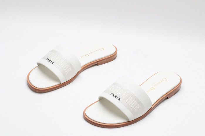 DO DESIGNER SLIPPERS