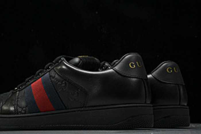 G*u*i sneaker