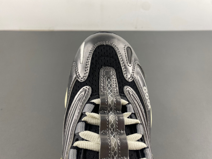 The New Balance 1000 “Silver Metallic” M1000SL.