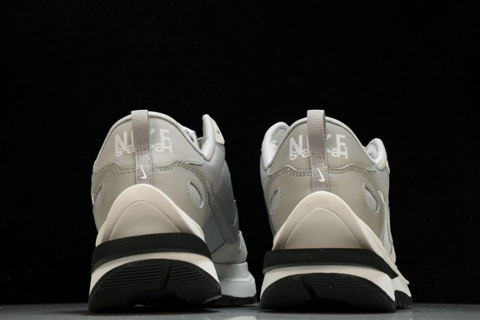Sacai x Nk VaporWaffle 3.0  DD1875108