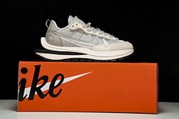 Sacai x Nk VaporWaffle 3.0  DD1875108