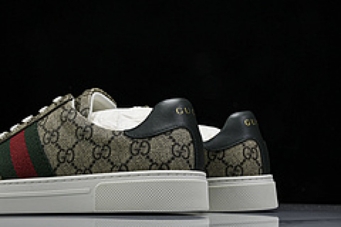 G*u*i sneaker