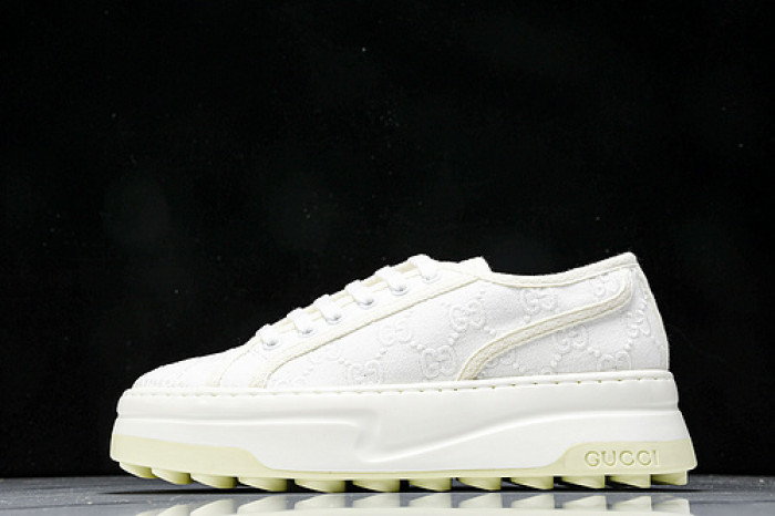 G*u*i sneaker