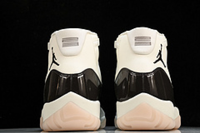 Air Jordan 11 Retro“Neapolitan” AR0715-101