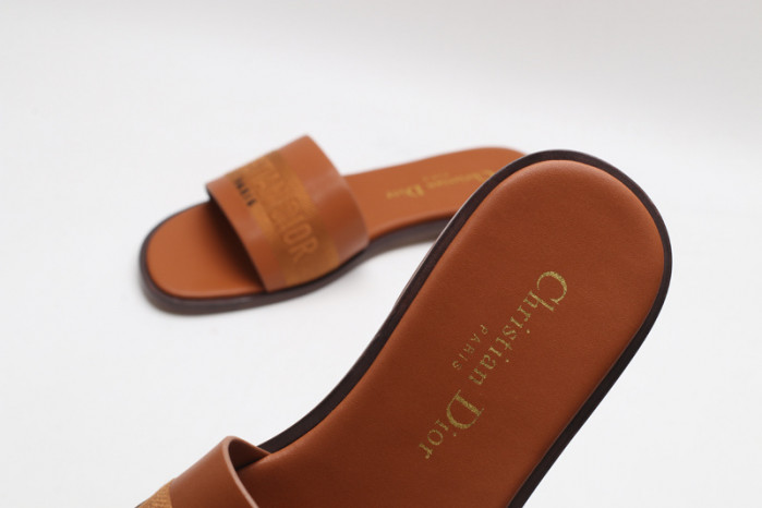 DO DESIGNER SLIPPERS