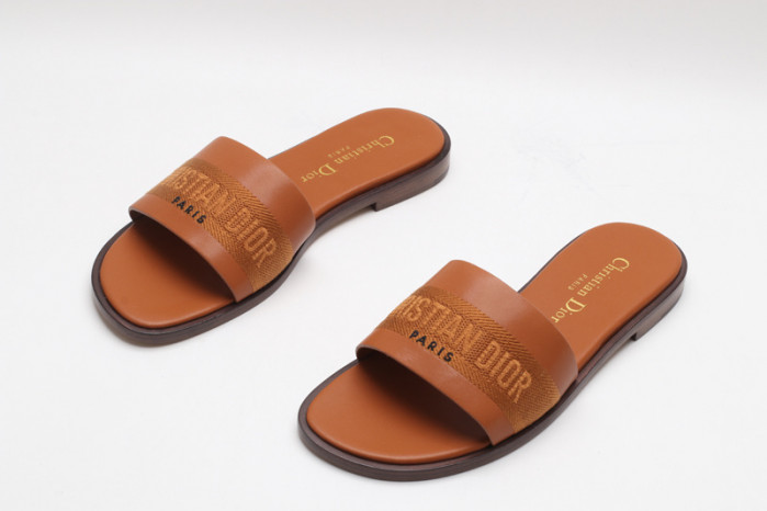 DO DESIGNER SLIPPERS