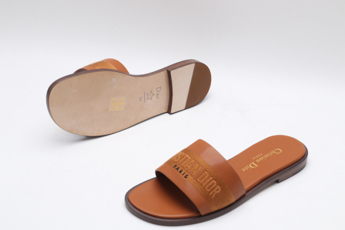 DO DESIGNER SLIPPERS