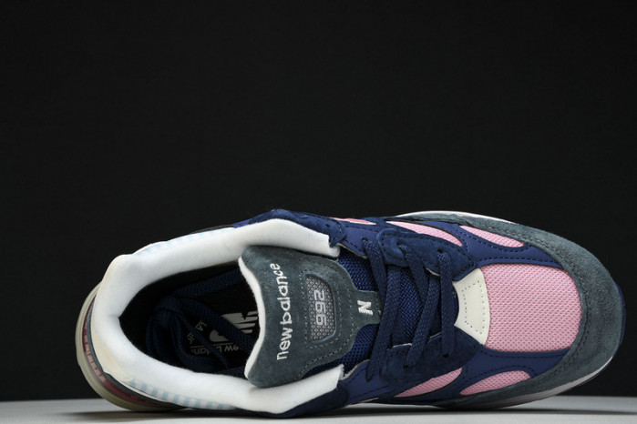 New Balance  M992NT