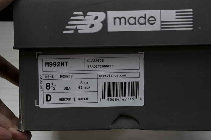 New Balance  M992NT