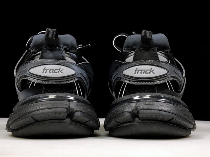 BLEN Track Black W06G0 2001 BLACK