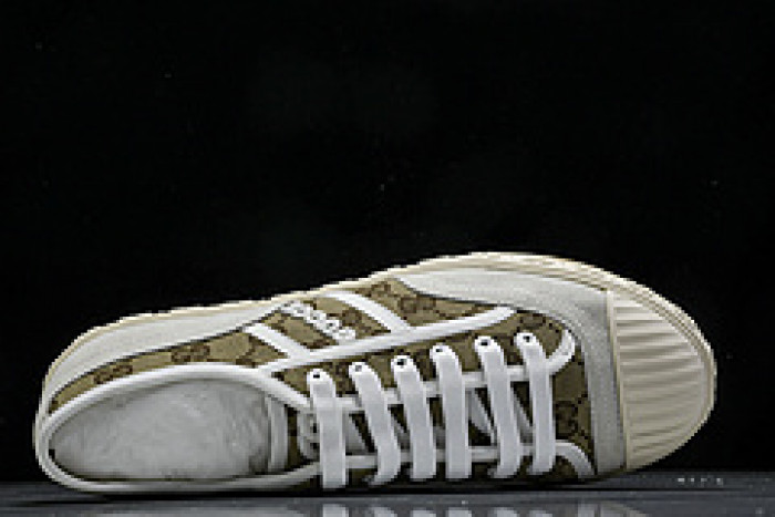 G*u*i sneaker