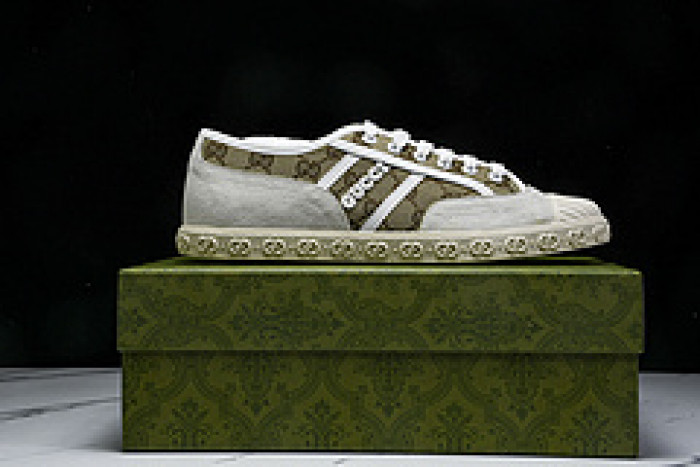 G*u*i sneaker