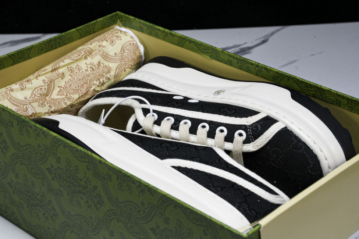 G*u*i sneaker