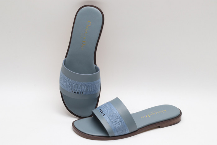 DO DESIGNER SLIPPERS