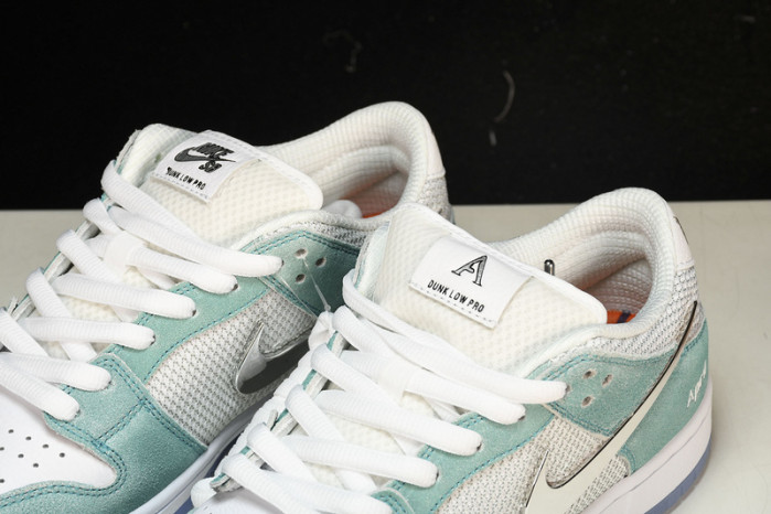 APRIL SKKATEBOARDS x NK SB Dunk Low   FD2562-400