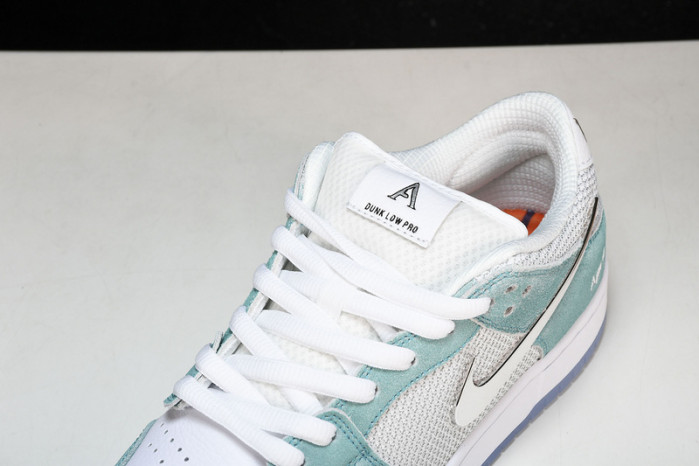 APRIL SKKATEBOARDS x NK SB Dunk Low   FD2562-400