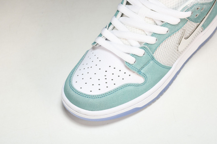 APRIL SKKATEBOARDS x NK SB Dunk Low   FD2562-400
