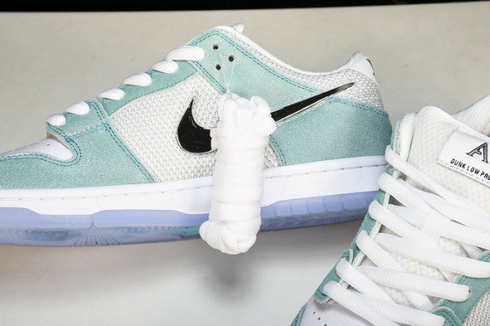 APRIL SKKATEBOARDS x NK SB Dunk Low   FD2562-400