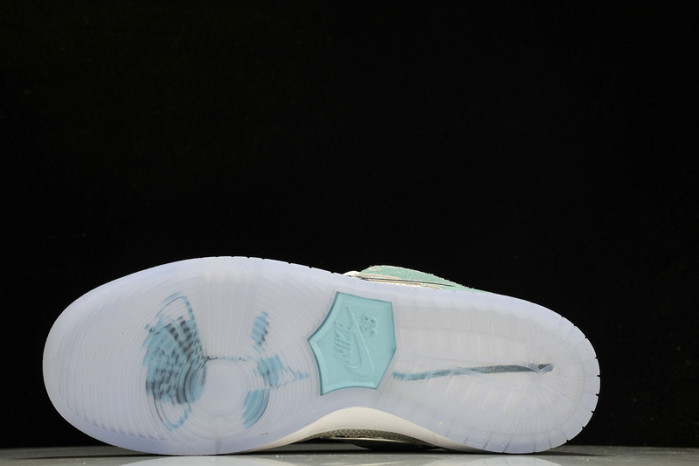 APRIL SKKATEBOARDS x NK SB Dunk Low   FD2562-400