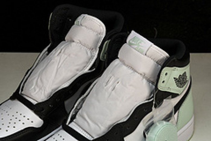 Air Jordan 1 Retro High OG NRG   61428 100