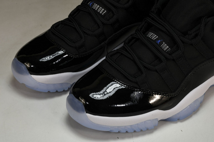 Air Jordan 11 Low "Space Jam"  FV5104-004