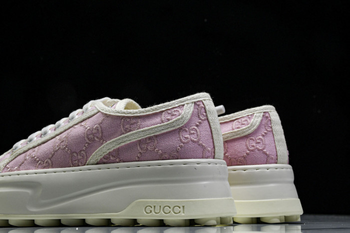 G*u*i sneaker