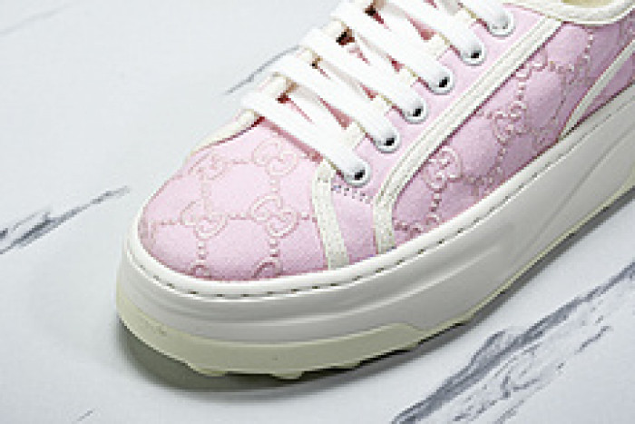 G*u*i sneaker