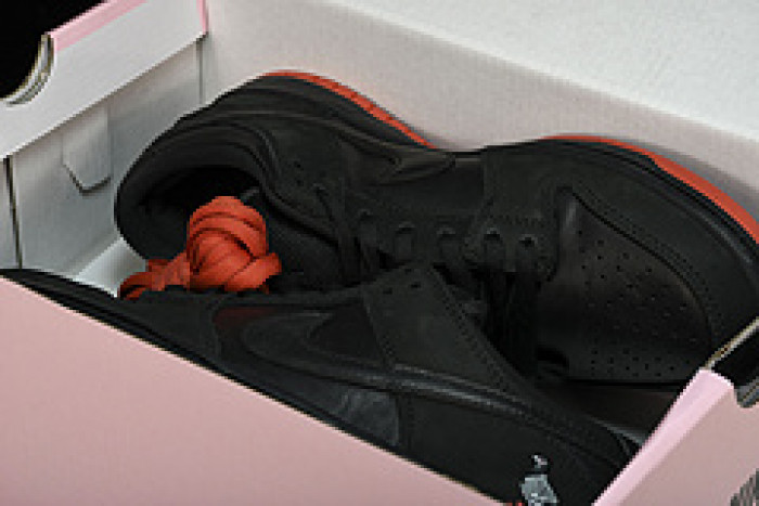 Nike SB Dunk Low Black Pigeon - 883232-008