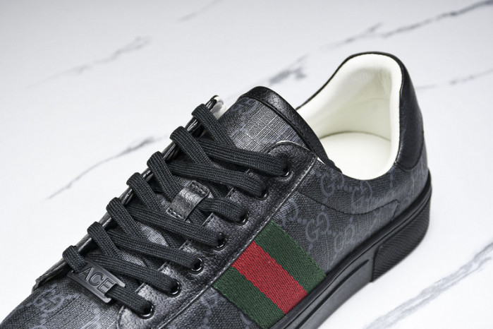 G*u*i sneaker