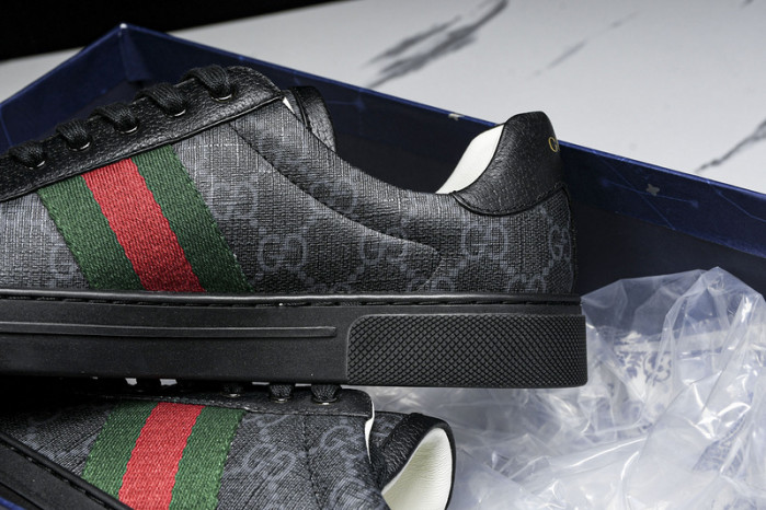 G*u*i sneaker