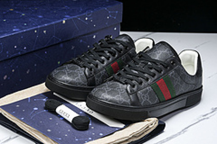 G*u*i sneaker