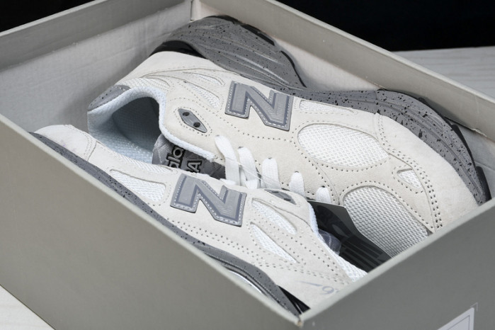 New Balance M990BY3