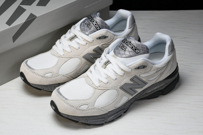 New Balance M990BY3