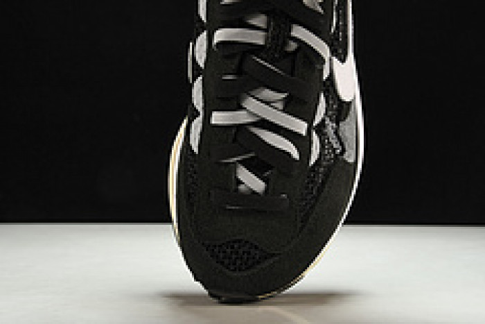 Nike Vaporwaffle Sacai Black White CV1363-001