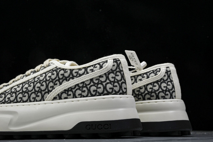 G*u*i sneaker