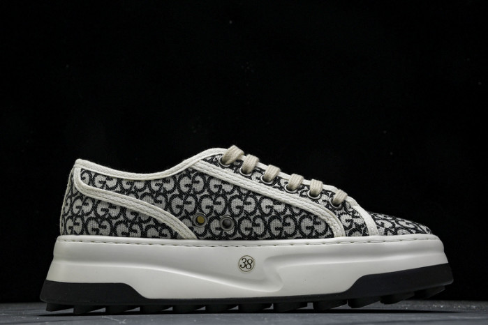 G*u*i sneaker